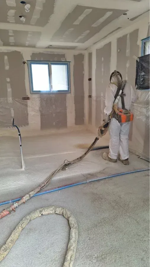 gremmsol-ingenierie-Maitre-d-oeuvre-Chateaugiron-44-Isolation-sous-chape-par-PU-projete